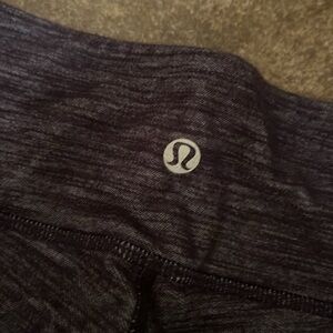 Lululemon ~ faux denim like ~ cropped legging ~ Size 8